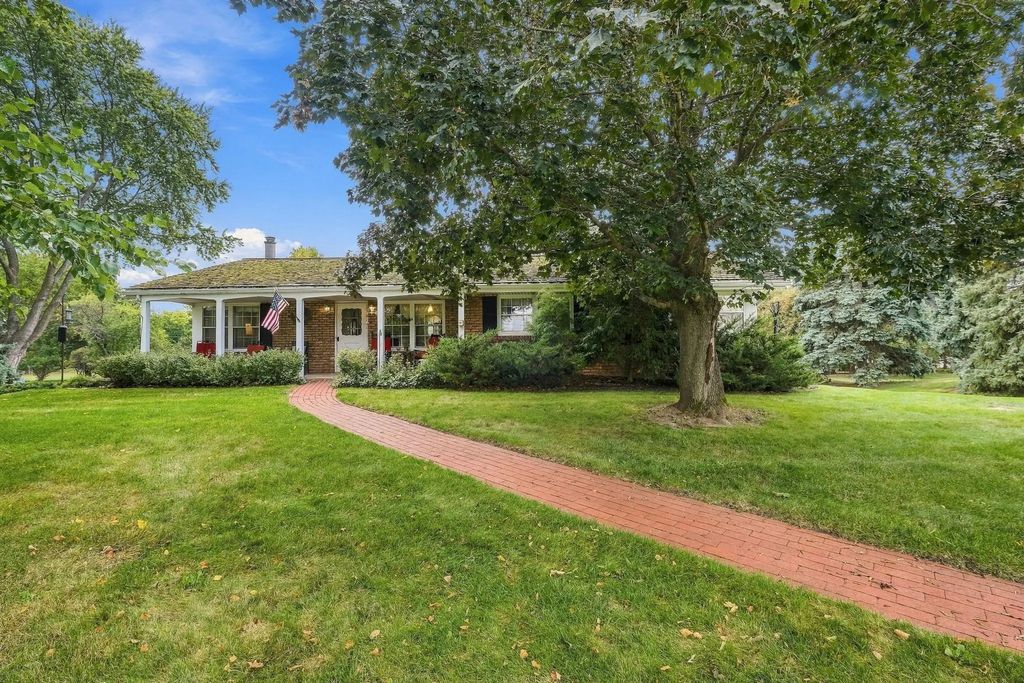 1750 Crestridge Lane, Eagan