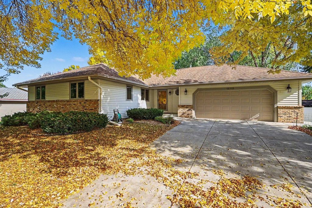12325 Villaburne Drive, Burnsville