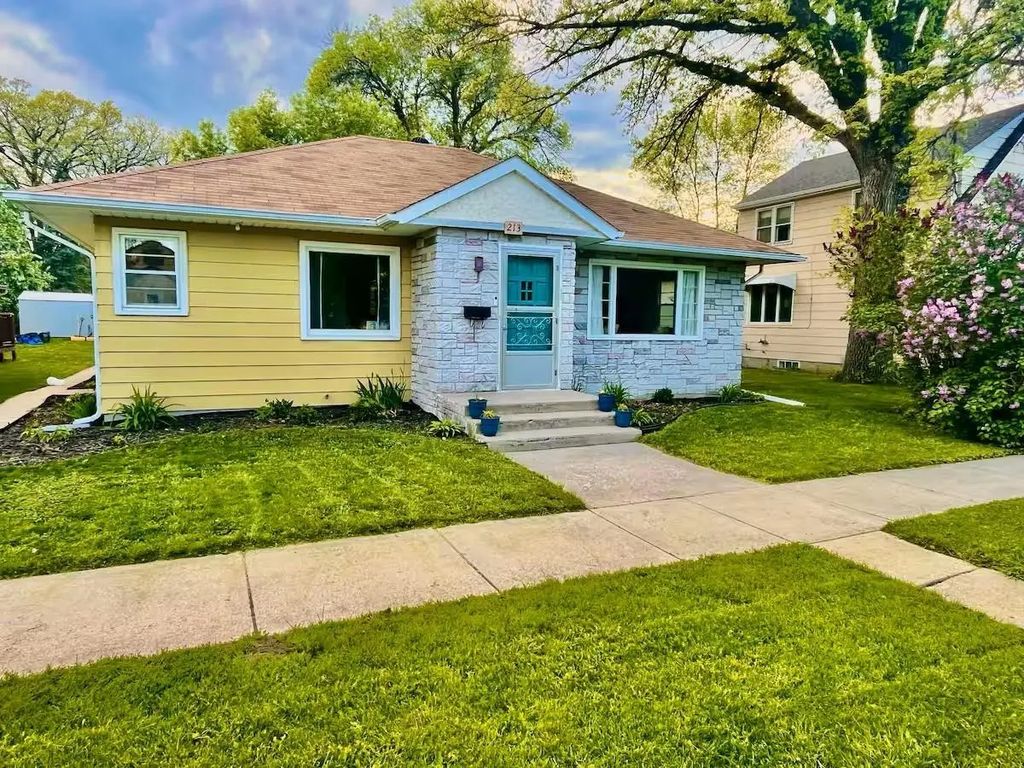 213 Tindolph Avenue N, Thief River Falls