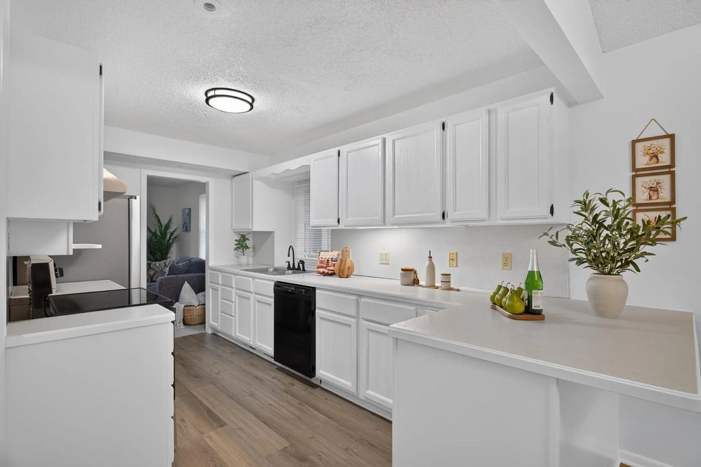 1232 Skillman Avenue W, Roseville