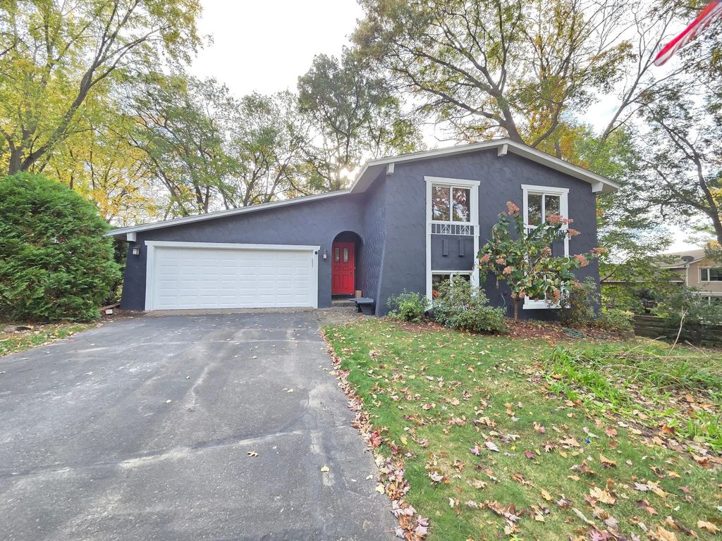 4174 Oakcrest Drive, Vadnais Heights
