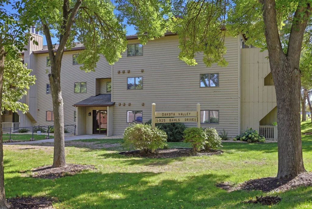 925 Bahls Drive 102, Hastings