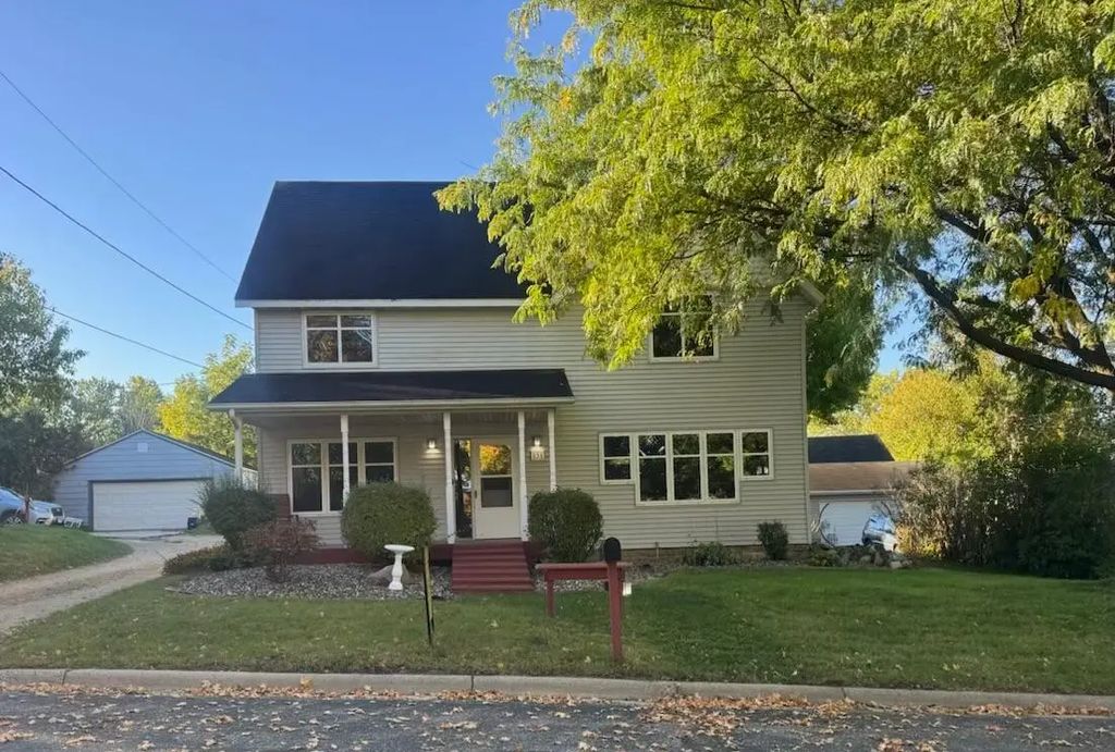 131 E 7th Street, Zumbrota