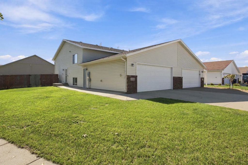 1656 6 Street W, West Fargo