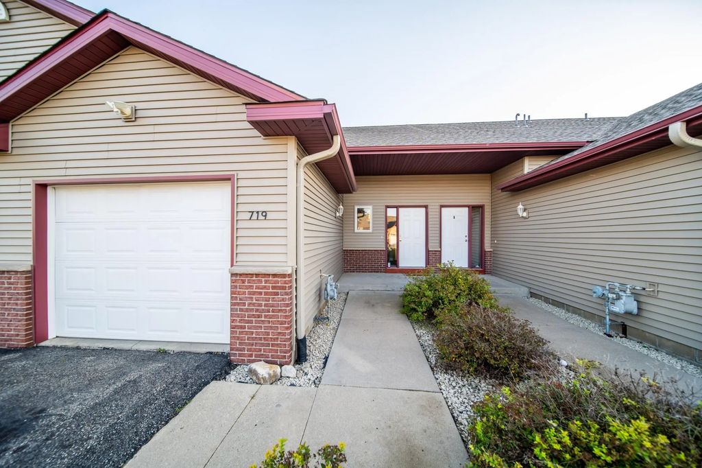 719 10th St Sw, Pine Island