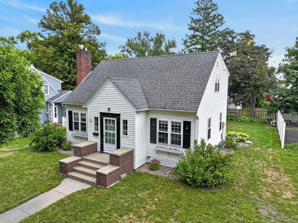 715 Maple Street, Alexandria