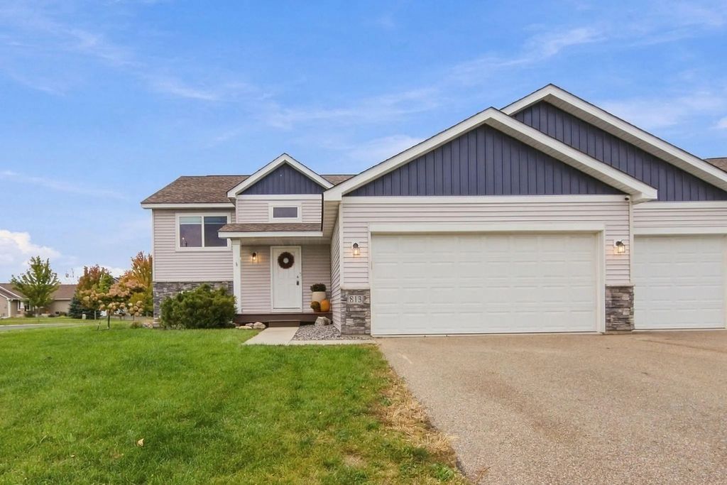 813 Hickory Curve, Watertown