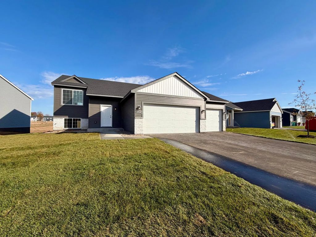 37559 Greenway Avenue, North Branch
