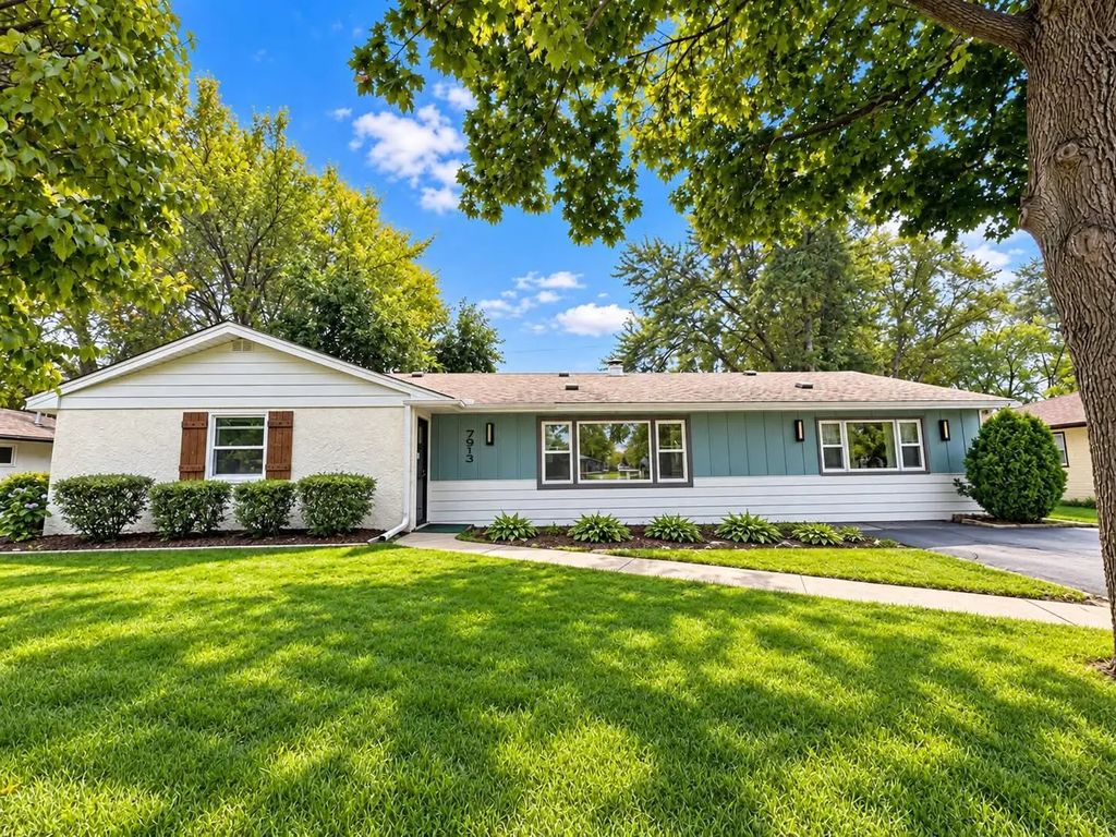 7913 5th Street Ne, Fridley