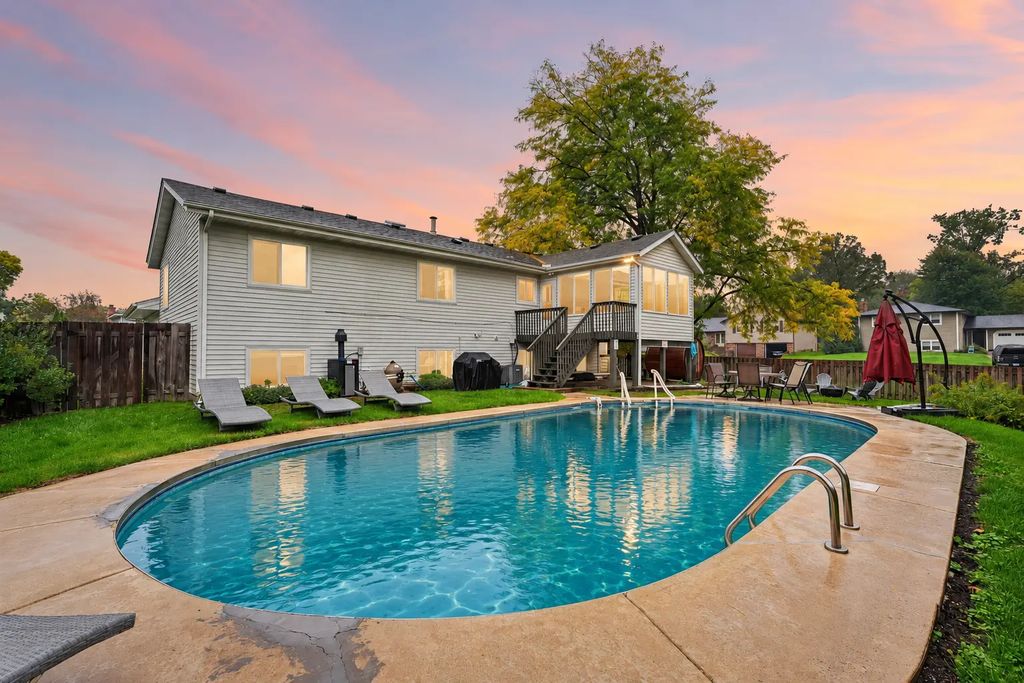 810 Clearbrook Lane, Vadnais Heights