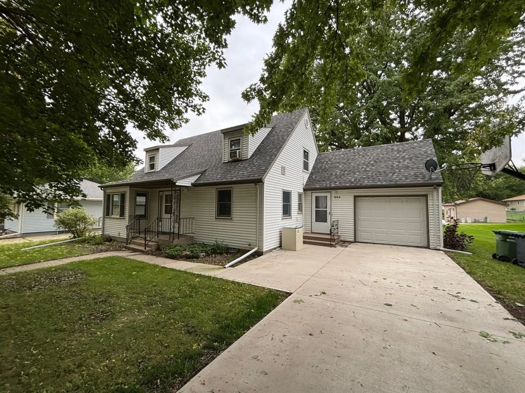 642 Louisiana Avenue, Adrian