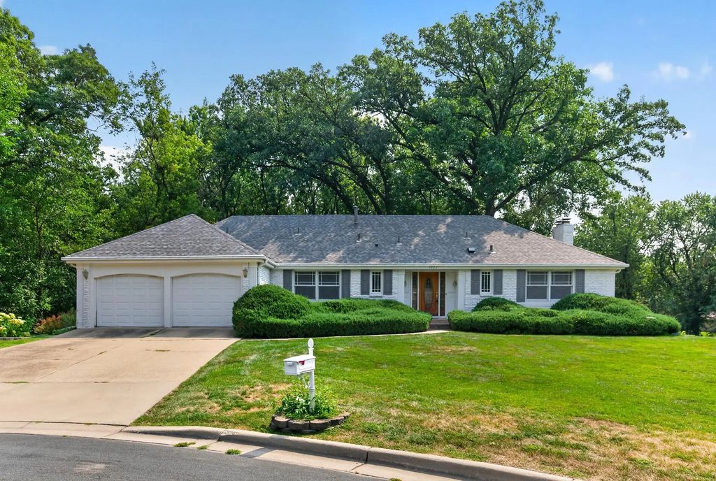 9923 Brookside Circle, Bloomington