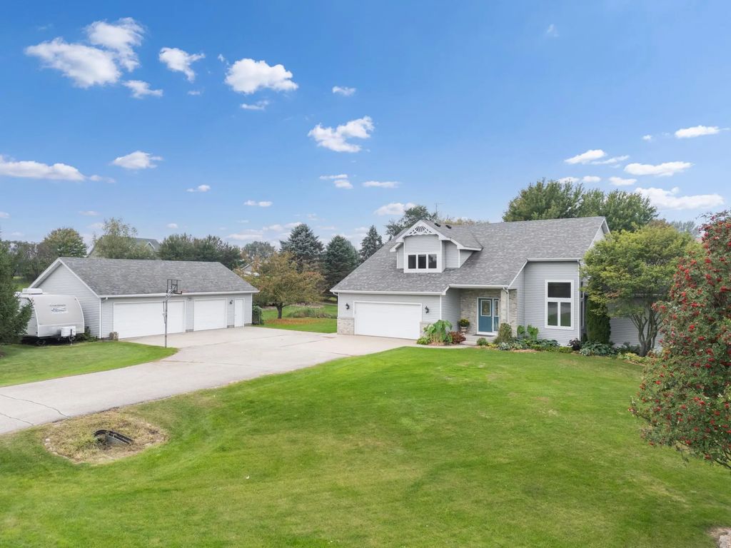 8585 Halloran Lane Nw, Rochester