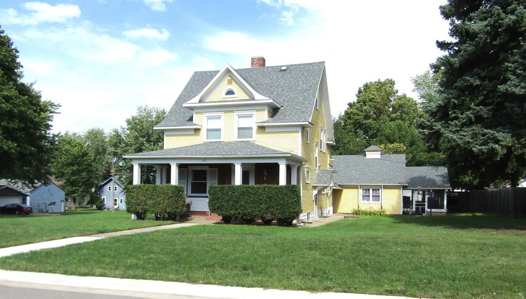 223 E Schlieman Avenue, Appleton