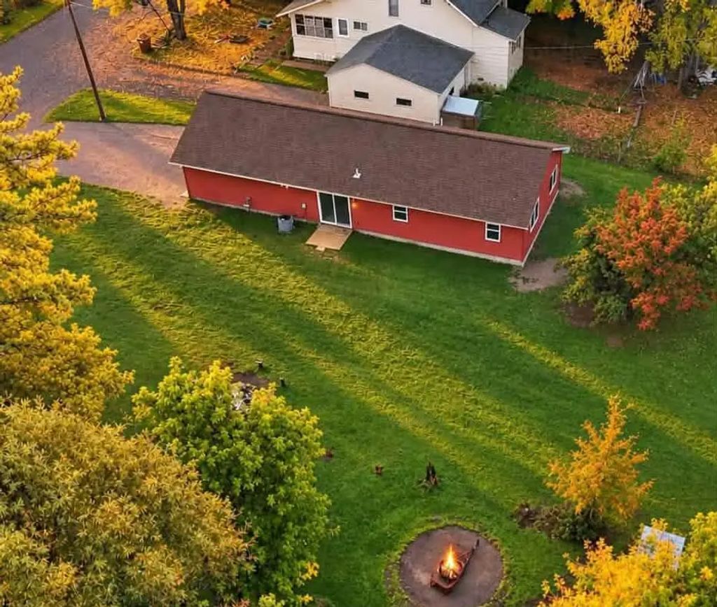 411 Oak Street, Grasston
