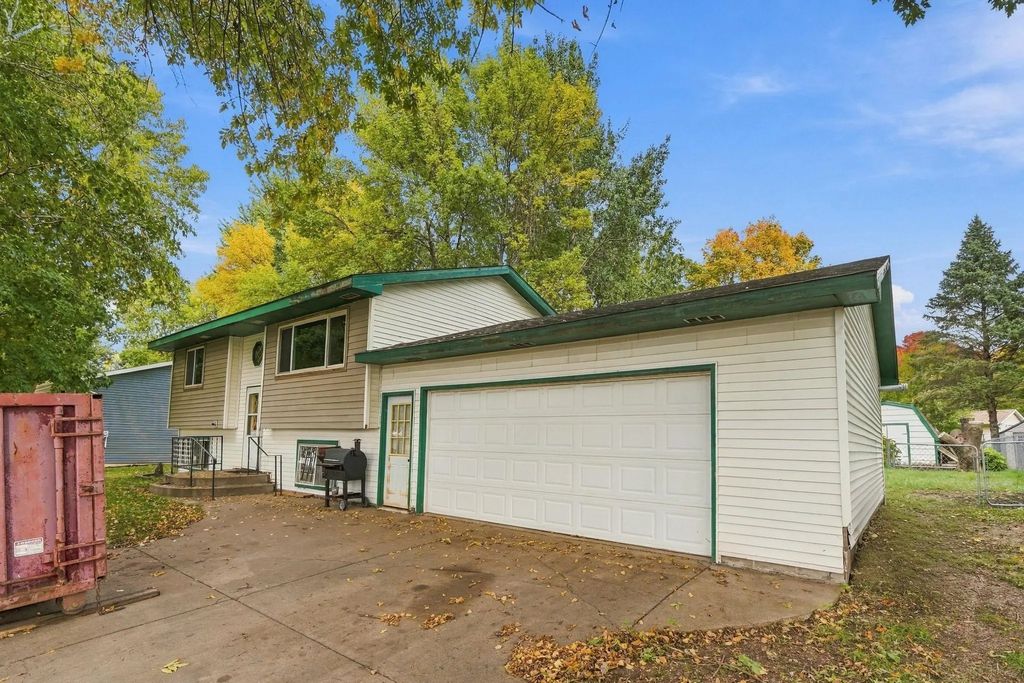 610 4th Street W, Maple Lake