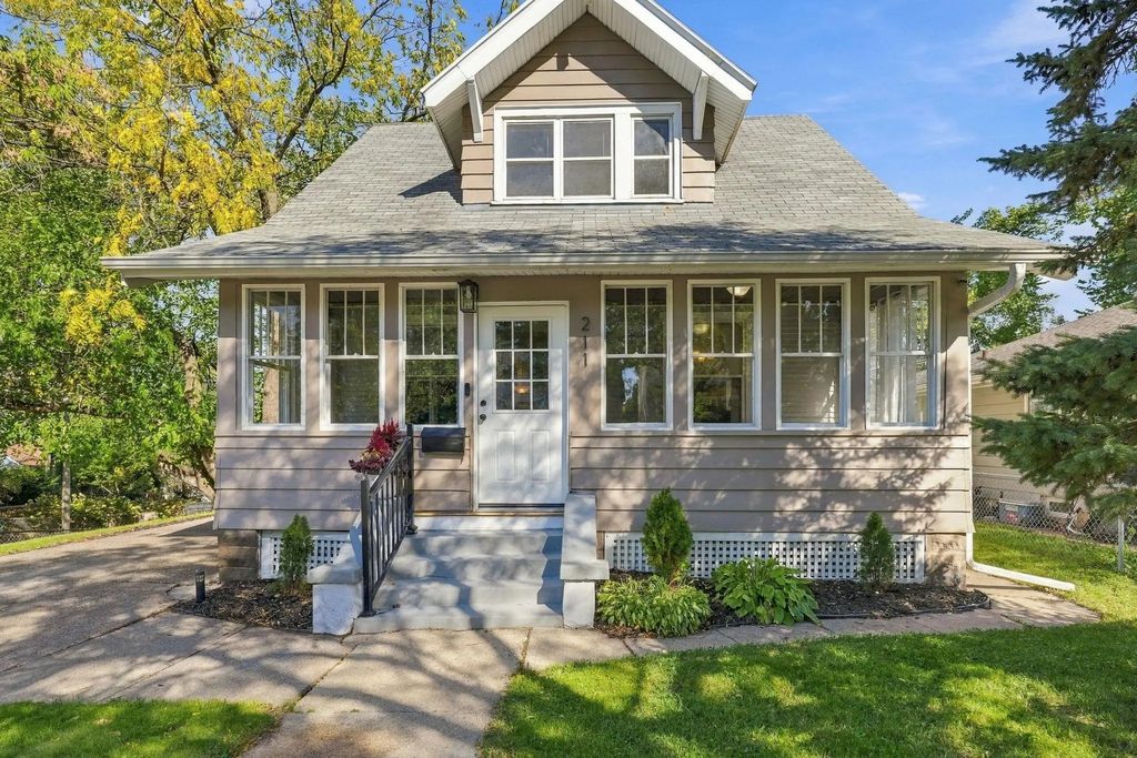 211 Morton Street E, Saint Paul