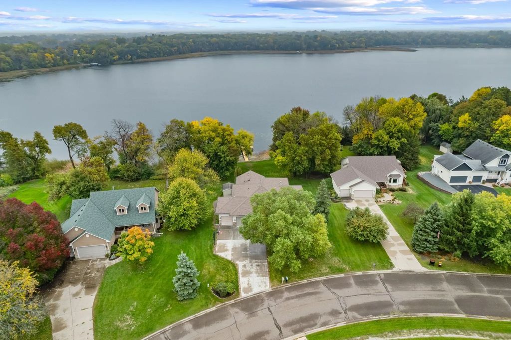 28329 Lakeside Lane, Lindstrom