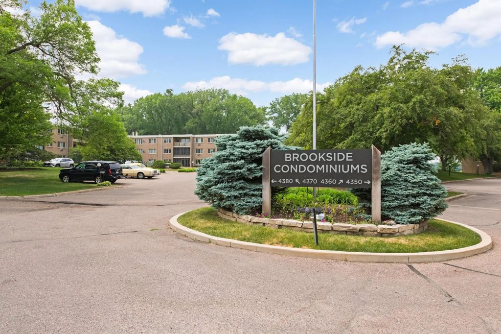 4380 Brookside Court 118, Edina