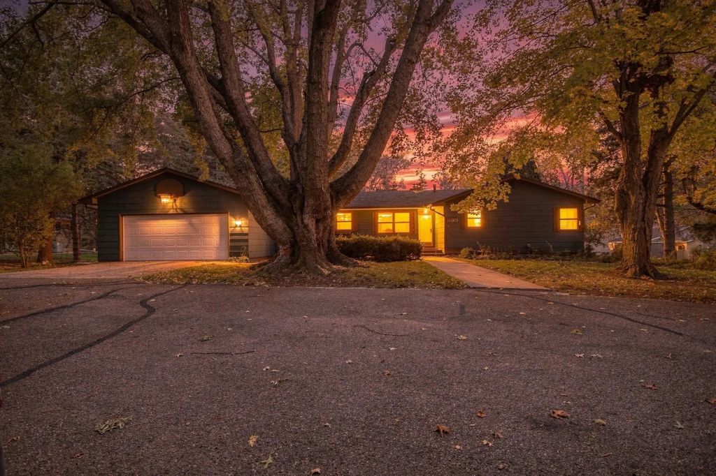 1480 Crestview Lane, Owatonna