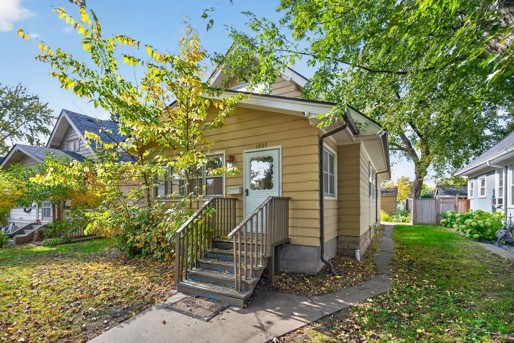 1007 Victoria Street N, Saint Paul