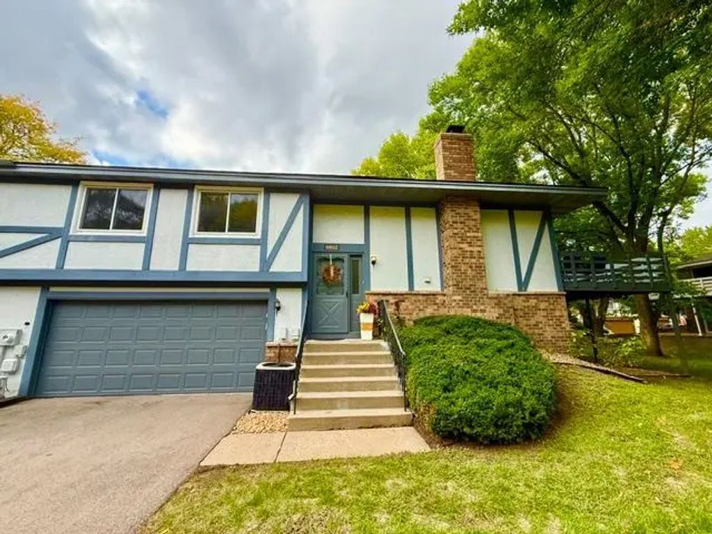 6852 Macbeth Circle, Woodbury