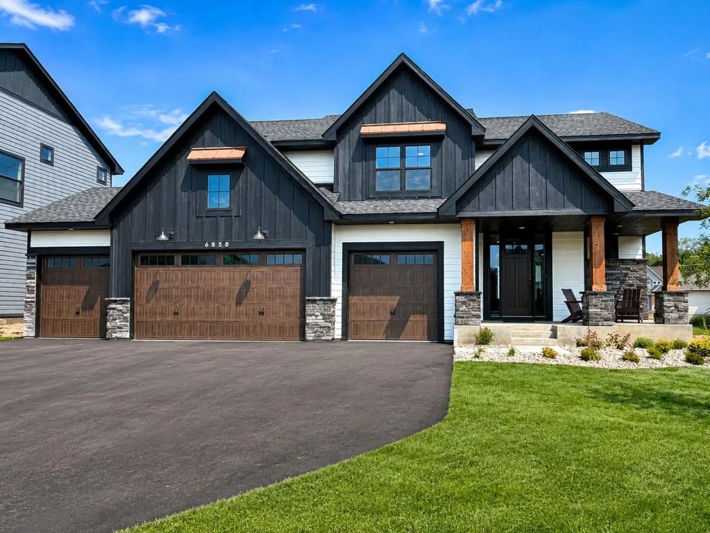 6858 Spruce Lane, Corcoran