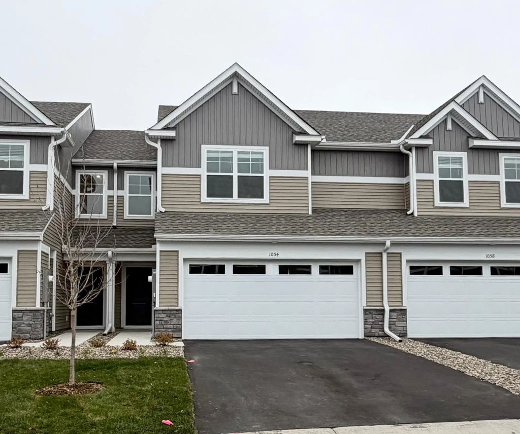 1054 Anmeadle Row, Rosemount