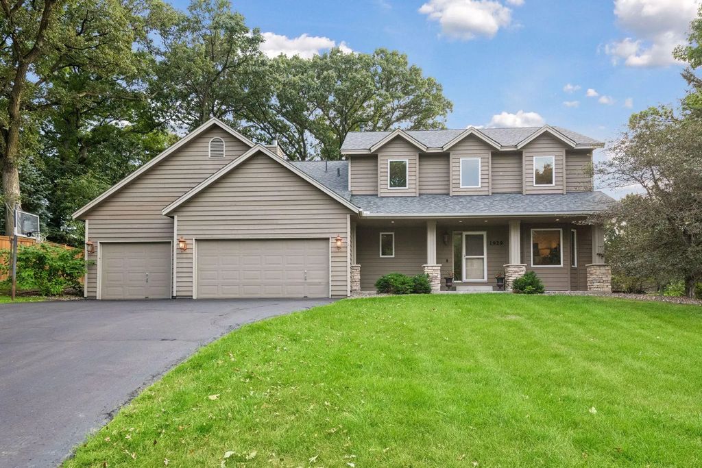 1929 Woodstone Drive, Victoria