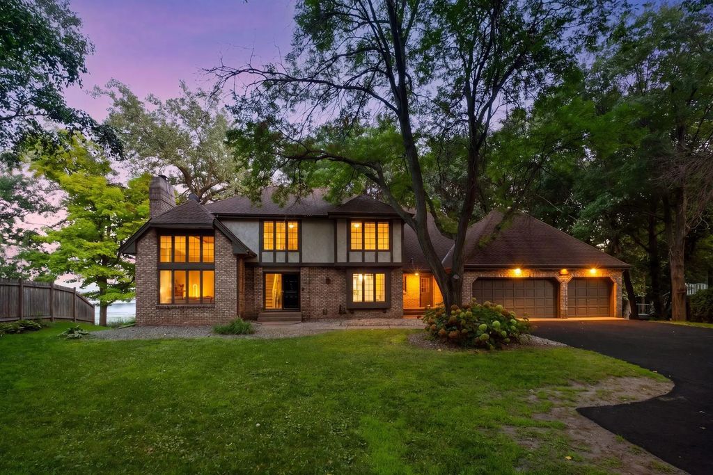 5720 Oakview Lane N, Plymouth