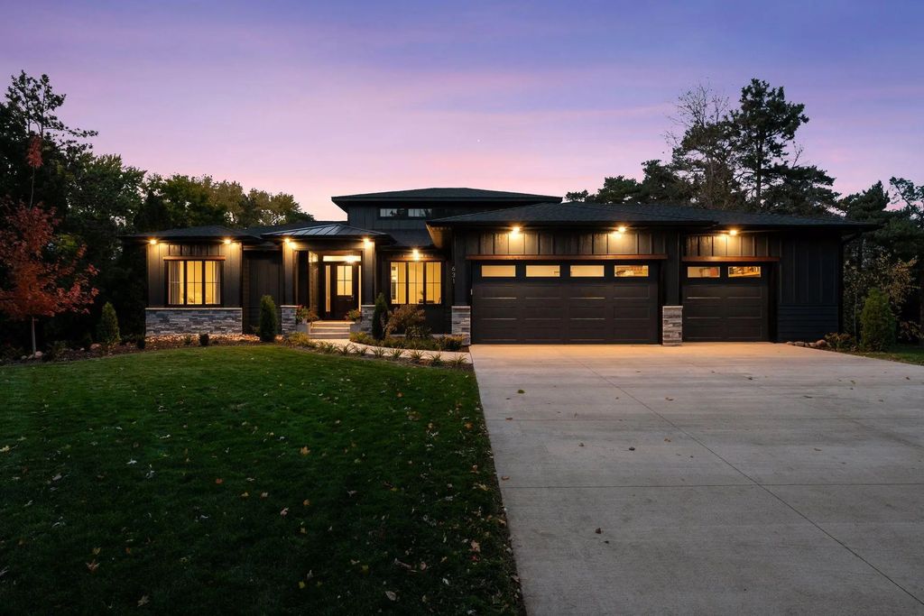 631 Callahan Place, Mendota Heights