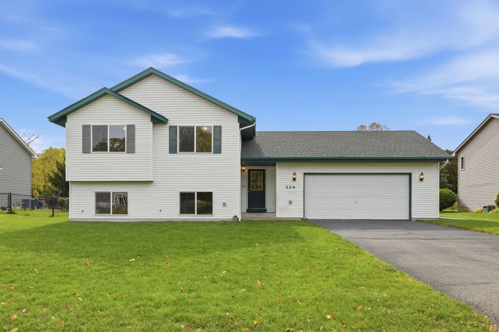 524 Weaver Boulevard, Anoka