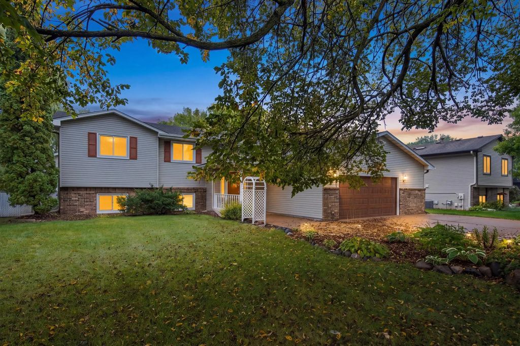 7615 118th Way N, Champlin