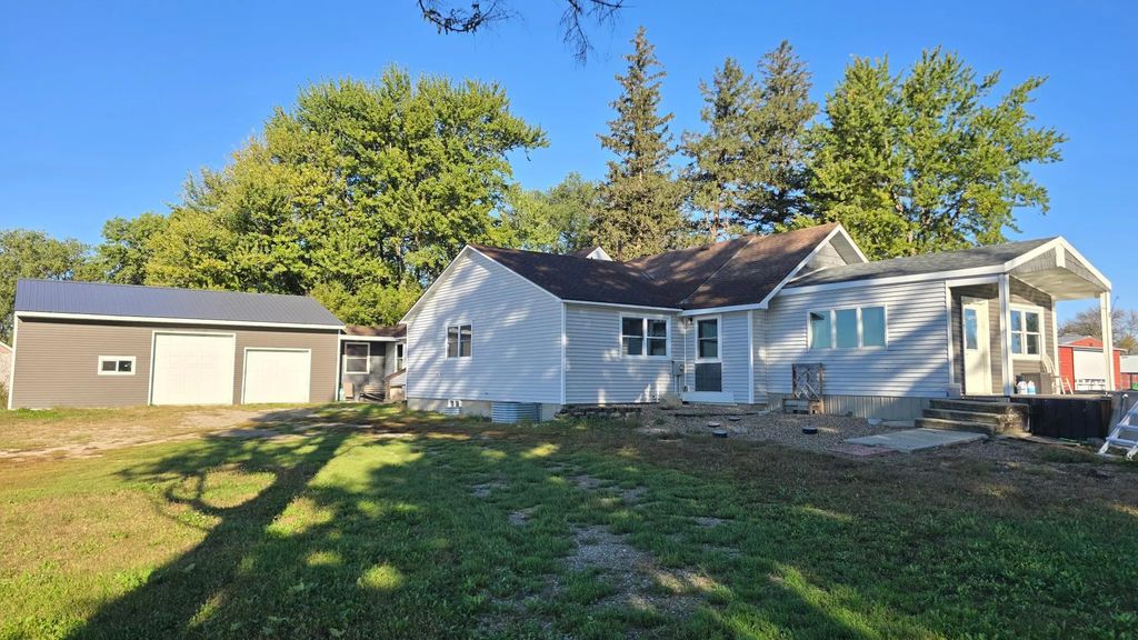 48696 Apple Avenue A, Lake Mills