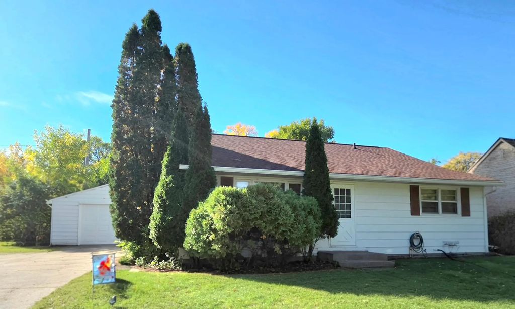 1323 12th Avenue N, Moorhead