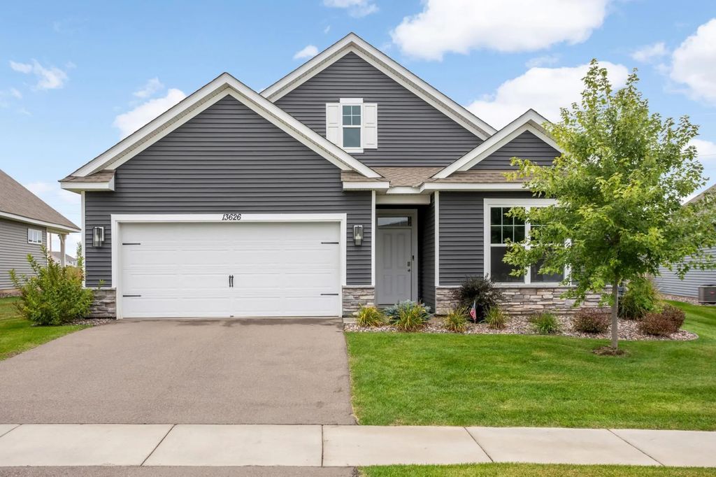 13626 Applewood Trail, Rosemount