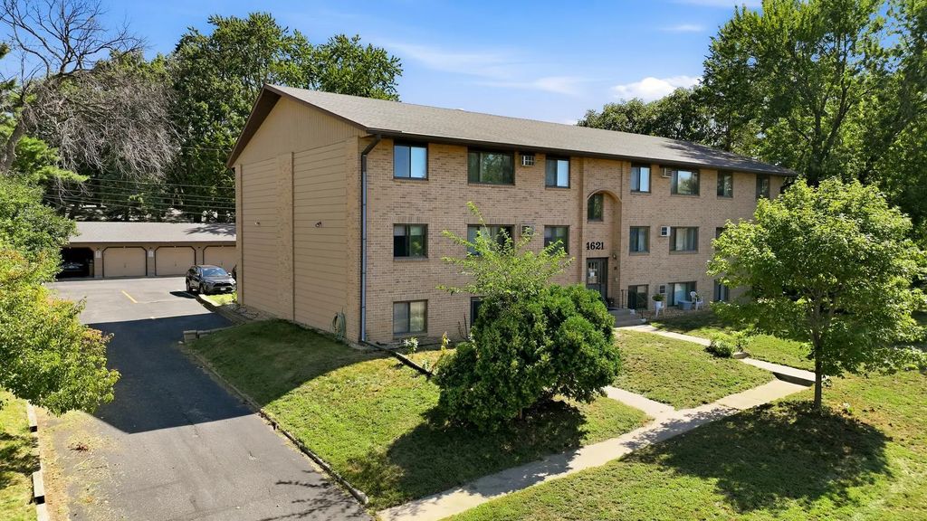 4621 University Avenue Ne, Columbia Heights