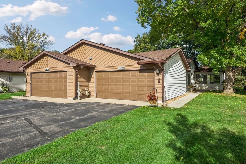 13390 Hughes Court, Apple Valley