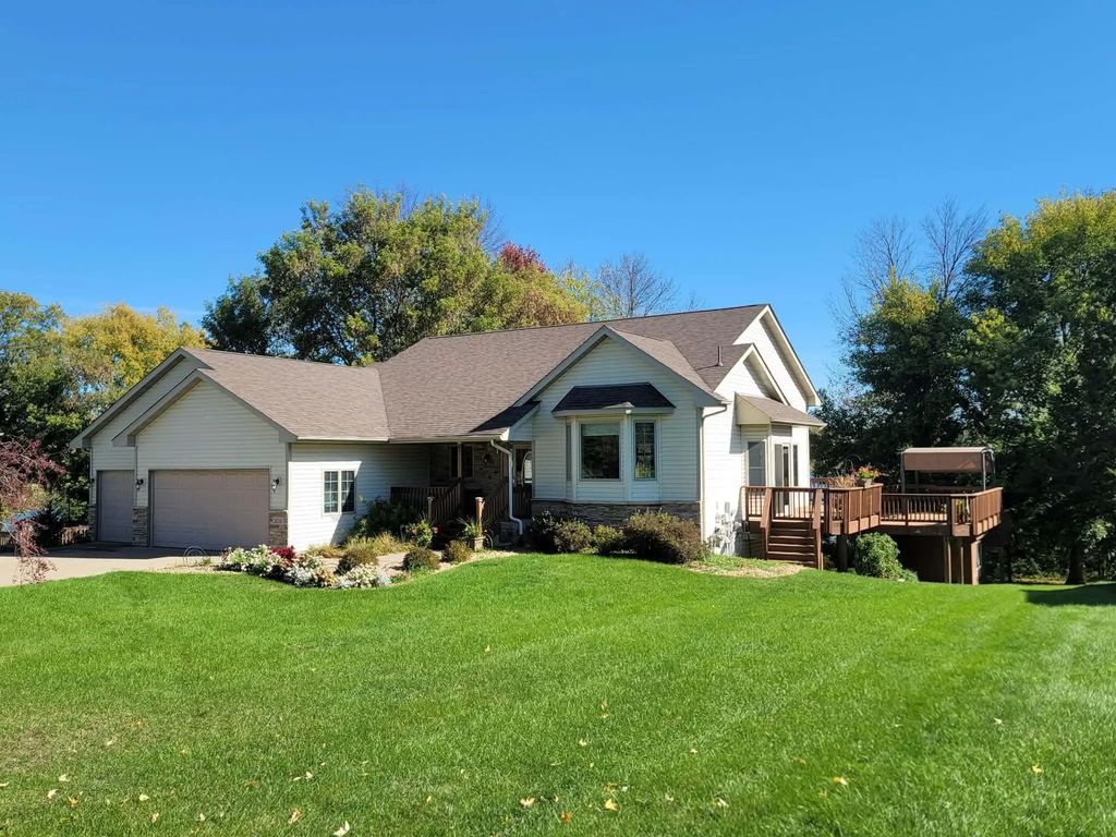 28319 Lakeside Lane, Lindstrom