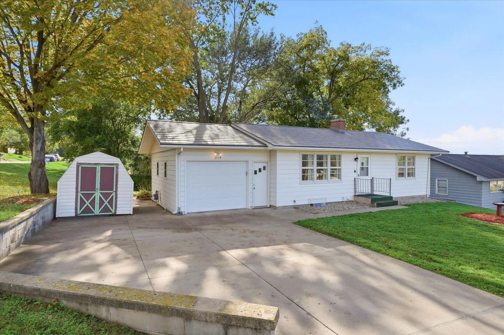 218 Maple Street, Le Sueur