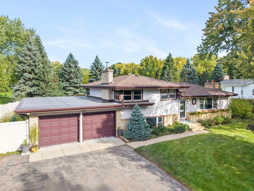 13404 Windyhill Road, Minnetonka