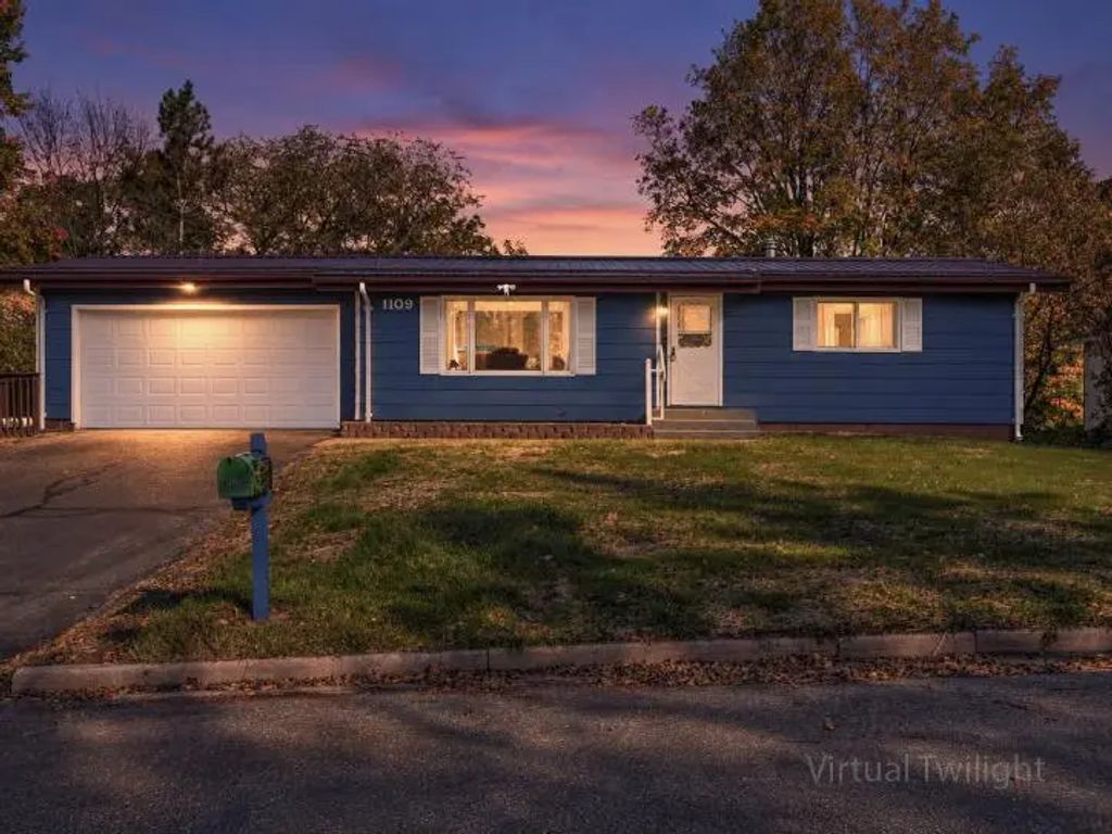 1109 16th Avenue E, Menomonie