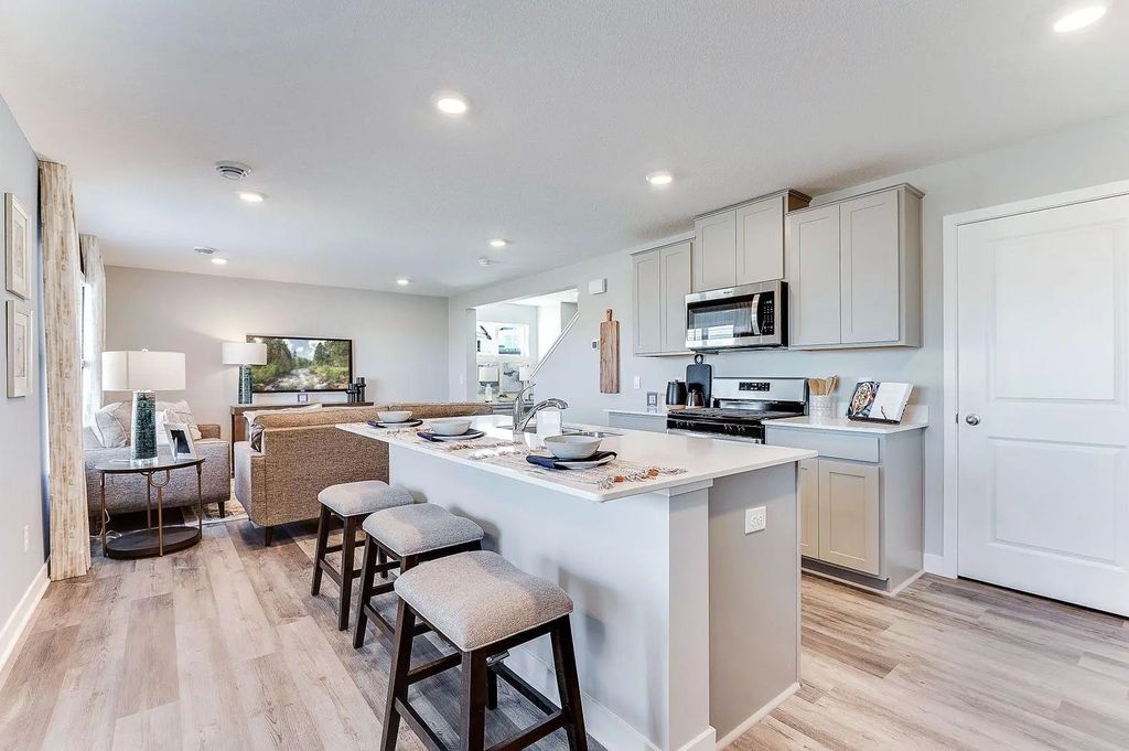 1928 Highview Terrace, Shakopee