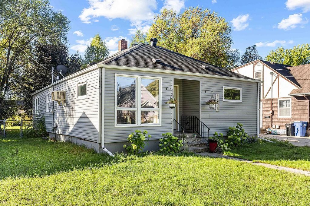 1528 8th Avenue S, Fargo