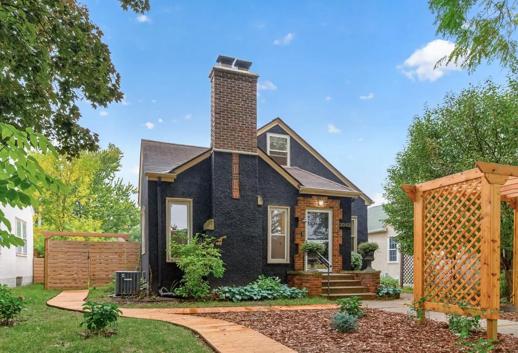 3042 Arthur Street Ne, Minneapolis