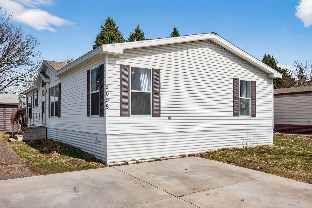 2695 Alissa Lane, Maplewood