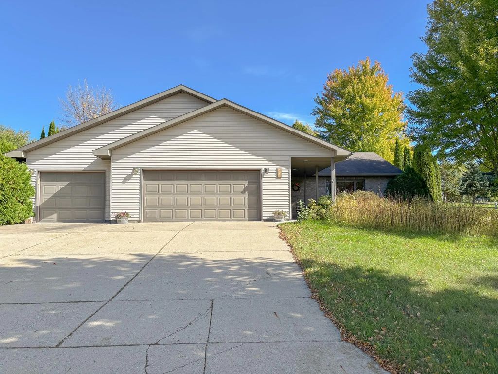 1727 S Court Street, Fergus Falls