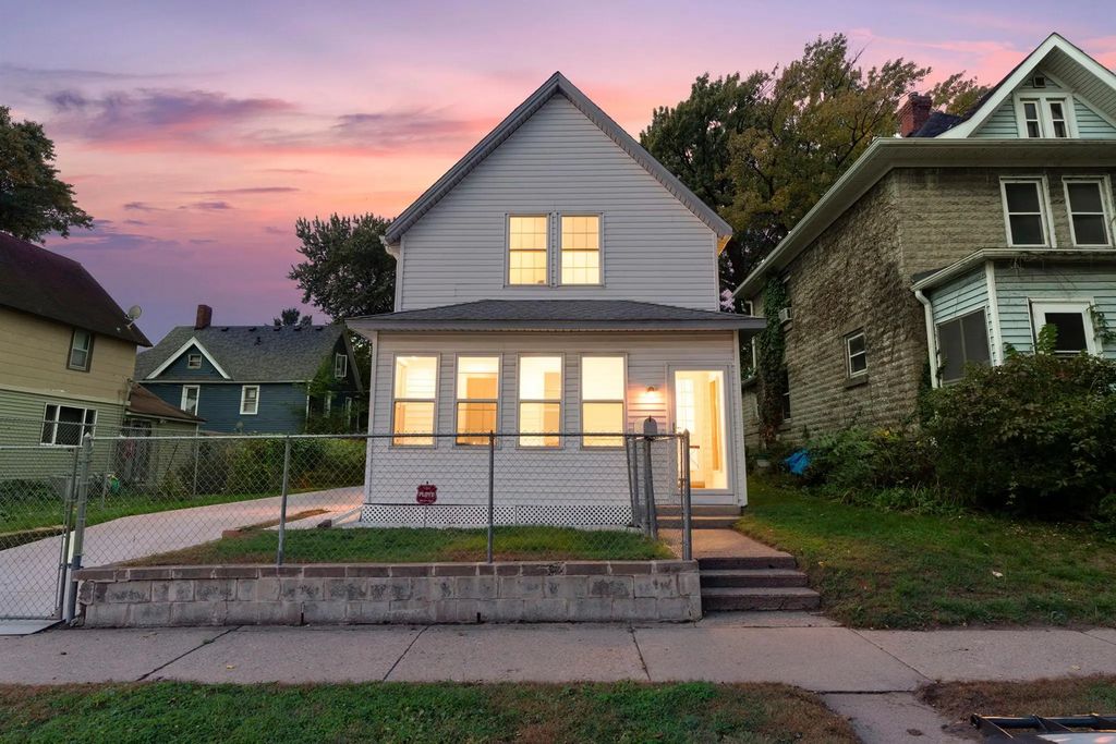 909 Park Street, Saint Paul