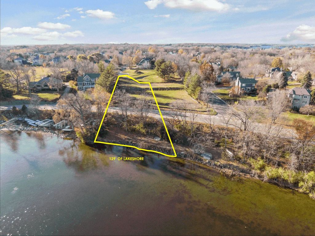3921x White Oak Lane, Chanhassen