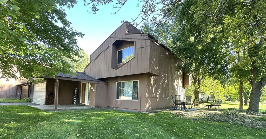 304 Cedar Lane, Montevideo